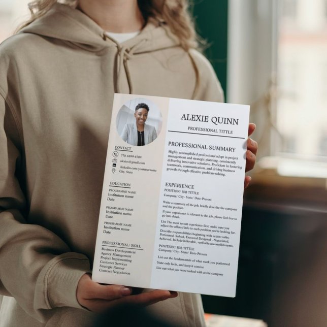 Moderne Minimalistische Foto Beruflich Resume Card Einladung (Von Creator hochgeladen)