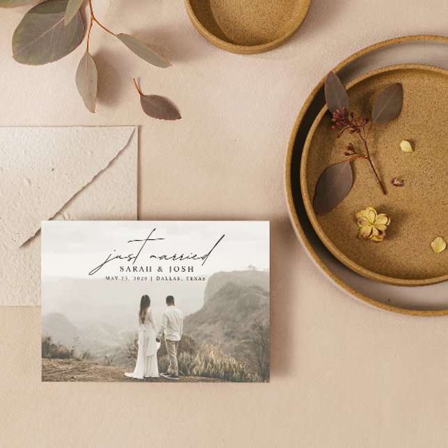 Moderne Minimalistische Hochzeit mit 2 Fotos Ankündigung (Just Married! Share Our Joy with Our Wedding Announcement. 💍💌 [Customize Here])