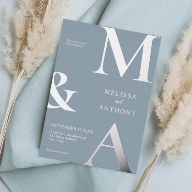 Moderne Minimalistische Hochzeit mit blauem Monogr Folieneinladung (Von Creator hochgeladen)
