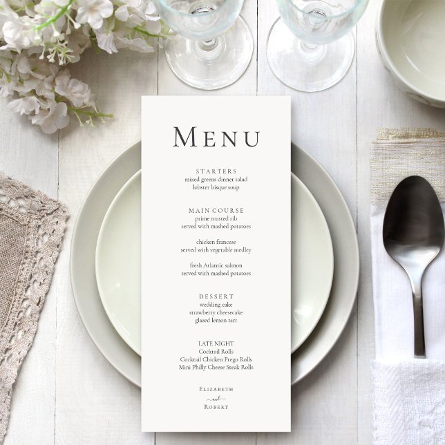 Moderne Minimalistische Hochzeitkarte Menükarte (Modern Minimalist Typography Wedding Menu Card on a silver grey wedding table with white flowers)