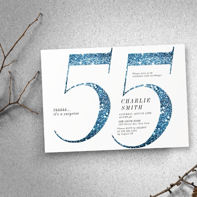 Moderne minimalistische Imitate Blau Glitzer 55. G Einladung (Modern minimalist faux blue glitter 55th birthday invitation)