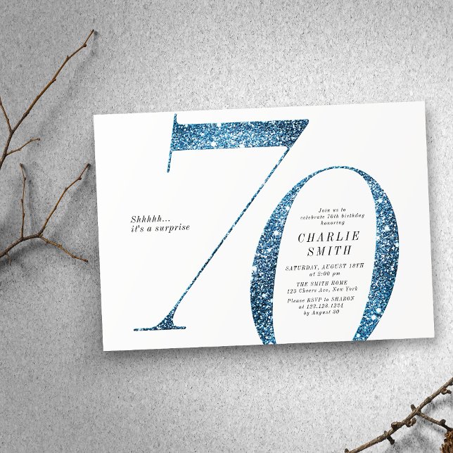 Moderne minimalistische Imitate Blau Glitzer 70. G Einladung (Modern minimalist faux blue glitter 70th birthday invitation)