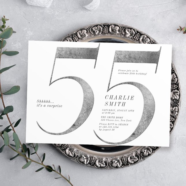 Moderne minimalistische Imitate Silber 55. Geburts Einladung (Modern minimalist faux silver 55th birthday invitation)