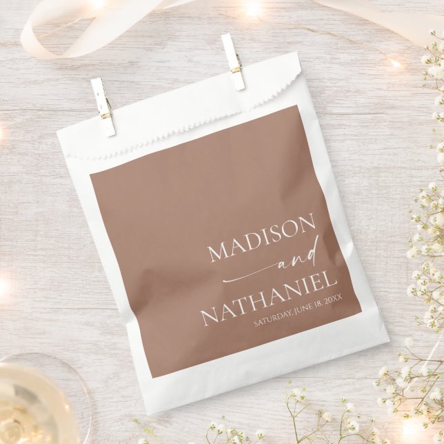 Moderne Minimalistische Mocha Mousse Wedding Geschenktütchen (Ausgeschnitten)