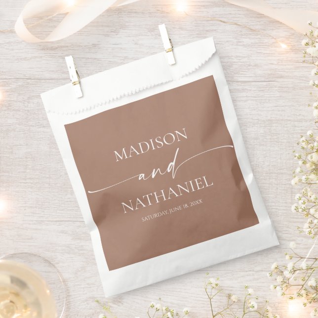 Moderne Minimalistische Mocha Mousse Wedding Geschenktütchen (Ausgeschnitten)