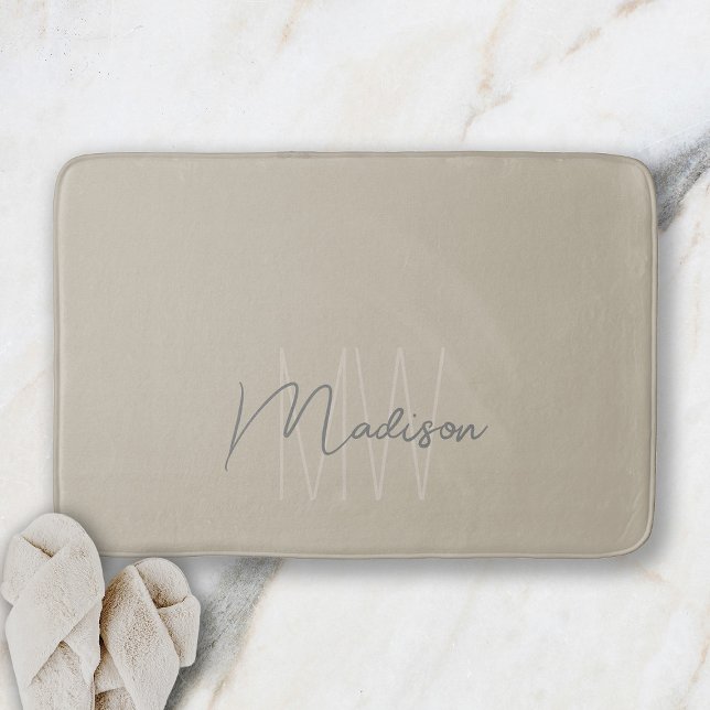 Moderne Minimalistische Monogramm Beige Skriptbeze Badematte (Modern Minimalist Monogram Beige Script Name Bath Mat)