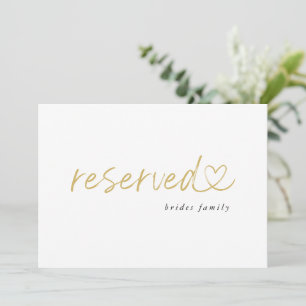 Moderne minimalistische reservierte Hochzeitstafel