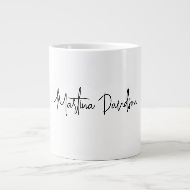 Moderne Minimalistische Schlichte Kreativkalligrap Jumbo-Tasse (Vorderseite)