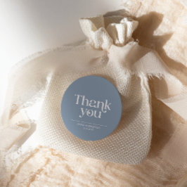 Moderne Minimalistische Typografie Dusty Blue Wedd Runder Aufkleber