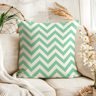 Moderne Mintgrün- und Weiß-Chevron-Zickzack-Streif Kissen