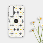 Moderne Mit Monogramm Bienenschwarz-Gelbe Honigwab Samsung Galaxy Hülle<br><div class="desc">Die Mit Monogramm Bee Black Yellow Honeycomb Chic Samsung Case bietet eine Biene und eine Honigwabine mit einfachen Formen und schwarzen Konturen auf weißem Hintergrund. Gelbe Akzente fügen dem symmetrischen, minimalistischen Design eine Touch von Farbe hinzu. Die Farbe zeichne Bienen mit geometrischen Elementen und Art Deco Inspiration ohne Schatten. Vollständig...</div>