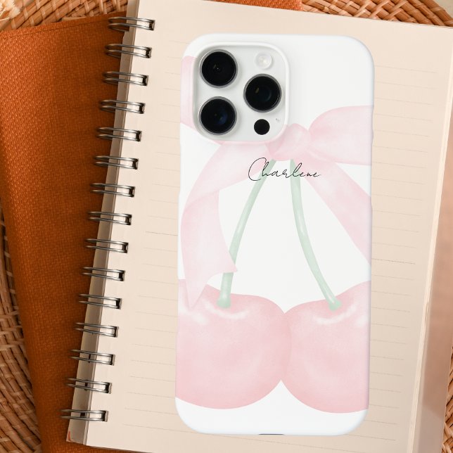 Moderne Monogram Chic Cherries Pink Bow iPhone 16 Pro Max Hülle (Von Creator hochgeladen)