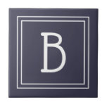 Moderne Monogram-Familie Erstblau und Weiß Fliese<br><div class="desc">Das Design zeichnet sich durch ein modernes und stilvolles, gerahmtes Doppelmonogramm aus, das dem dekorativen, schlichten dunkelblauen Hintergrund hinzugefügt wurde. Tolle Geschenkidee! Ideal für die Hauswärmung. Verwenden Sie unsere einfache Vorlage, um Ihr Design zu vervollständigen. Kontaktieren Sie mich unter beachpausedesigns@gmail.com wenn Sie eine Farbanfrage haben oder Fragen zu diesem oder...</div>