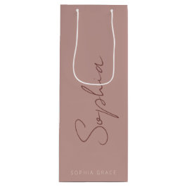 Moderne Monogram-Handgeschriebene Script-Dusty-Ros Geschenktüte Für Weinflaschen