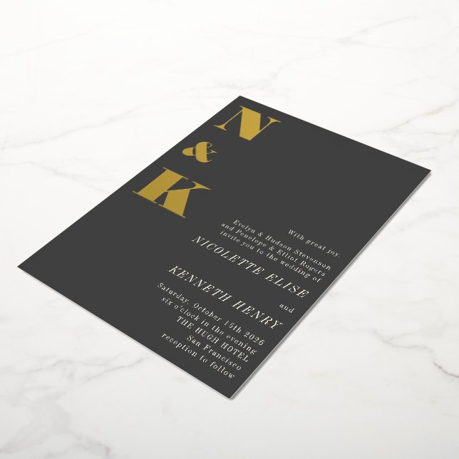 Moderne Monogram Initials Black Bold Wedding Gold Folieneinladung (Gedreht)