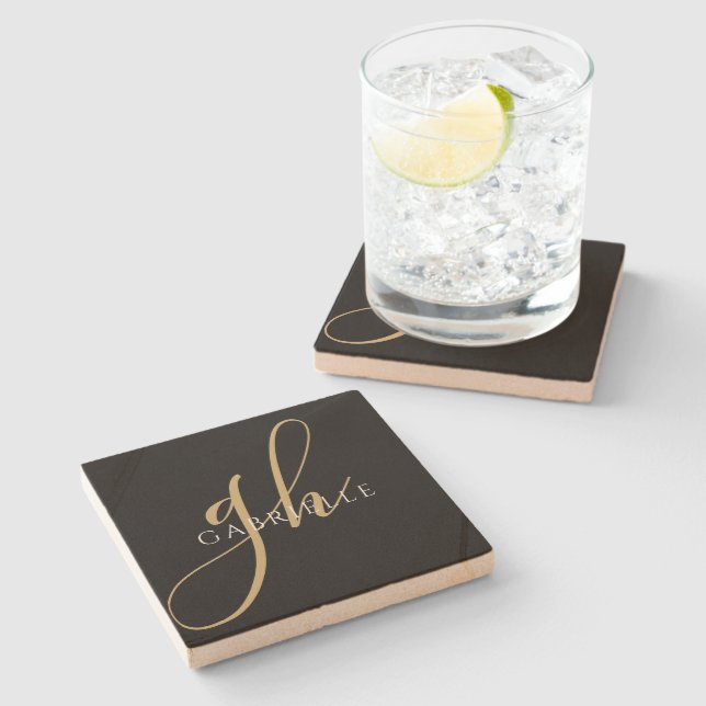 Moderne Monogram Name Elegante Script Black Gold Steinuntersetzer (Seitenansicht)