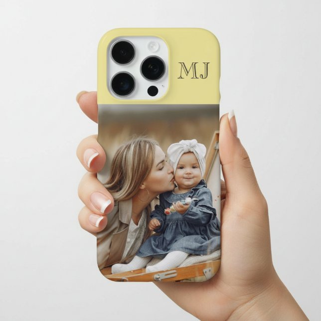 Moderne Monogramm 1 Foto Softgelb iPhone 16 Pro Hülle (Von Creator hochgeladen)