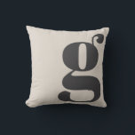 Moderne Monogramm Anfangsbuchstabe Beige Creme Kissen<br><div class="desc">Stilvoll gestaltet dieses elegante, minimalistische Monogramm-Kissen, das auf einem sanften, neutralen Hintergrund eine fett gestaltete Buchstabengestaltung aufweist. Dieses zeitlose Werk ist perfekt für moderne Wohngestaltung, gemütliche Wohnzimmer oder stilvolle Schlafzimmerakzente geeignet und ergänzt jede Ästhetik. Ideal für Hauswärmer Geschenke, Hochzeiten oder alle, die elegante, personalisierte Zuhause-Accessoires Lieben. Ein Muss für alle,...</div>