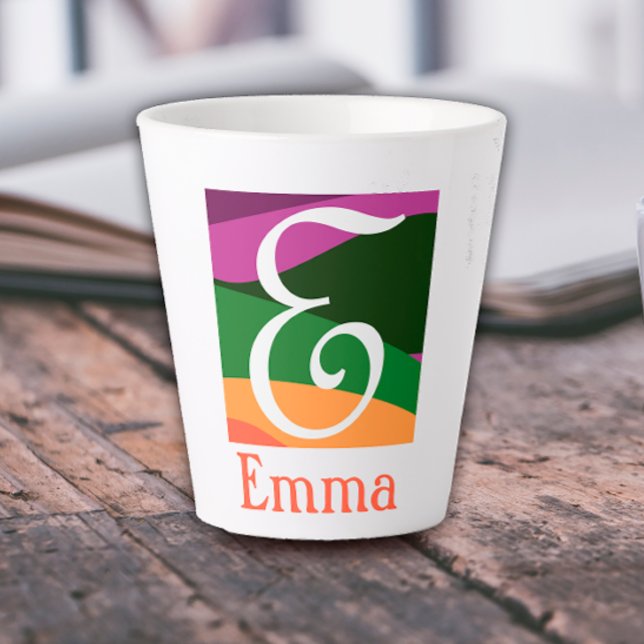 Moderne Monogramm-Anfangsbuchstabe orange Milchtasse (Von Creator hochgeladen)