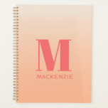 Moderne Monogramm Anfangsname Peach Gradient Planer<br><div class="desc">Moderne Typografie minimalistisch Monogramm Initialdesign, das zu personalisieren geändert werden kann. Pfirsichfarbener Hintergrund</div>