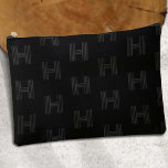 Moderne Monogramm, einfach schwarz, Gemustert Zubehörtasche<br><div class="desc">Mit diesem modernen Zubehör-Pouch in Black Monogram Pattern können Sie Ihre Ausrüstung ausbauen, eine stilvolle und praktische Wahl für Athleten und Reisende. Diese Tasche aus Duffel mit schicken schwarzen Farbtönen und individuellem Monogramm in einem modernen, modischen Schriftart zeichnet Sie aus, ob Sie im Fitnessraum oder auf Reisen sind. Das gepflegte,...</div>