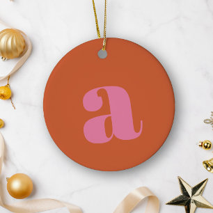 Moderne Monogramm-Initiale Buchstabe Pink Braunora Keramik Ornament