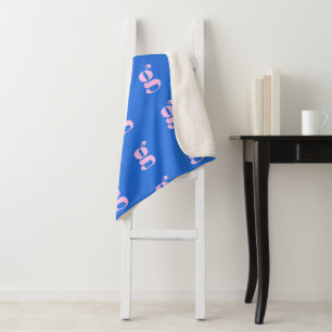 Moderne Monogramm-Initiale in hellblau und rosa Sherpadecke
