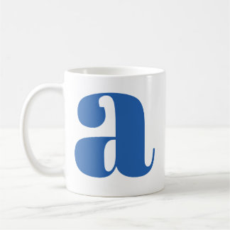 Moderne Monogramm-Initiale in Periwinkle Kaffeetasse