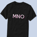 Moderne Monogramm-Initialen lassen den Schatten fa T-Shirt<br><div class="desc">Moderne minimalistische Monogramm-Initialen lassen das Schattendesign fallen,  das auf Personalisierung umgestellt werden kann. Weiße Typografie mit einem bordeauxfarbenen Schlagschatten.</div>