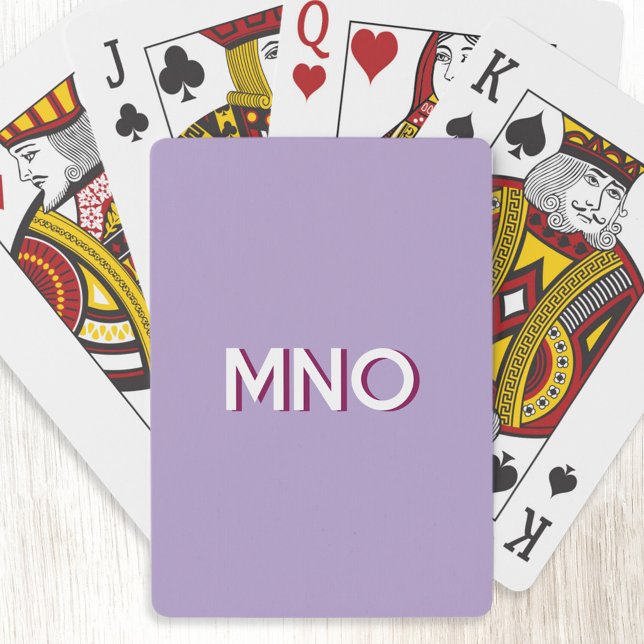 Moderne Monogramm-Initialen lassen Schattenpastel  Spielkarten (Modern drop shadow three letter monogram initials personalized playing cards in pastel lilac pink)