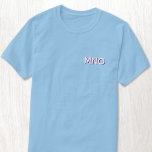 Moderne Monogramm-Initialen lassen SchattenWappen  T-Shirt<br><div class="desc">Moderne minimalistische Monogramm-Initialen lassen das Schattendesign des Wappen fallen,  das auf Personalisierung umgestellt werden kann. Weiße Typografie mit einem bordeauxfarbenen Schlagschatten.</div>