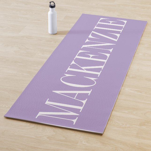 Moderne Monogramm-Minimal Lavendelweiß Yogamatte (Beispiel)