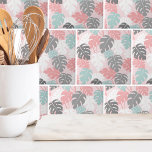 Moderne Monstera-Blätter Muster tropisch Fliese<br><div class="desc">Dieses moderne Monsteraplatt, mit beruhigenden Pink-Farbtupfern versehen, aquamarin (fast ein Meeresblau), weiß und grau, lädt zu einem Gefühl der Ruhe und zeitgenössischer Eleganz ein. Dieses Muster dient als stilvolle und vielseitige Ergänzung Ihres Lebens. Ob Sie gewollt haben, diese Kachel als kleinen Untersetzer oder Trivet für einen Drink oder Teller zu...</div>