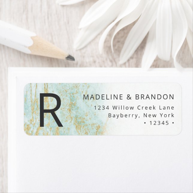 Moderne Murmeln im Ozean mit goldener Rücksendeadr (Insitu)