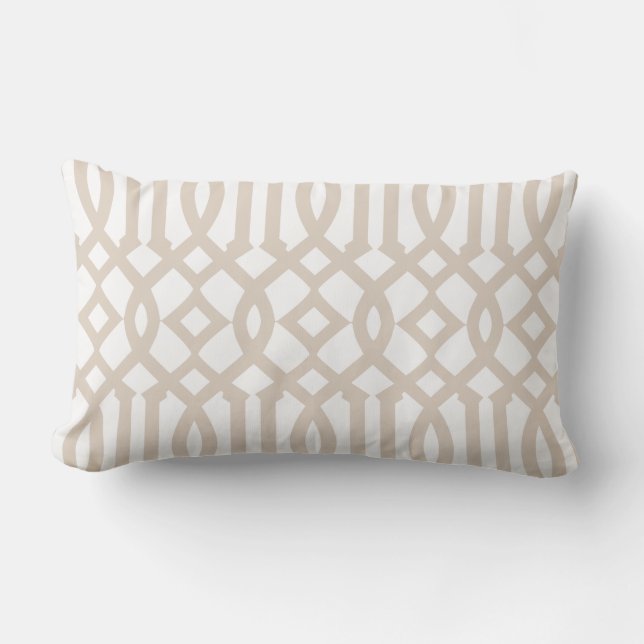 Moderne Muster in Weiß und Beige Trellis Kissen Für Draußen (Vorderseite)