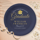 Moderne Navy Blue Gold Graduation Party Pappteller<br><div class="desc">Eine elegante Graduierungsparty-Papiertafel mit den Details Ihrer Grads Set in schicken Typografie auf marineblau Hintergrund. Entwickelt von Thisisnotme©</div>