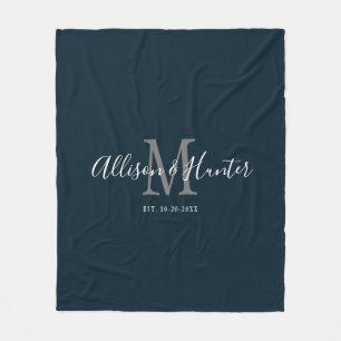 Moderne Navy Blue Script Monogram Paare Fleecedecke
