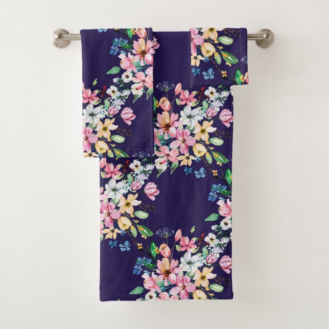 Moderne Navy Blush Pink Floral Print Badhandtuch Set (Insitu)