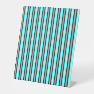 Moderne Neon Blue und Black 3D Metal Effect Stripe Sockelschild