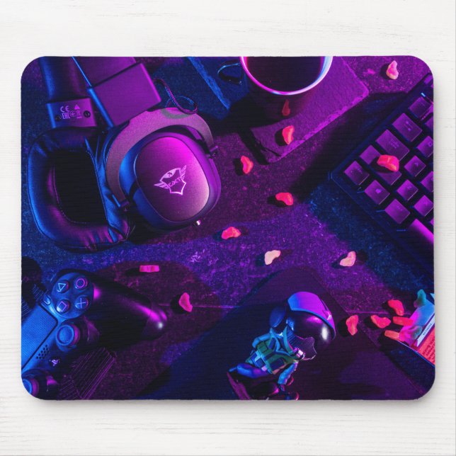 Moderne Neon-RGB-Gaming-Setup-Flachlay-Mauspad - C Mousepad (Vorne)