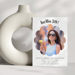 Moderne Niedliche Blume Chic 50. Geburtstagsparty  Einladung<br><div class="desc">Moderne Niedliche Schwarz und Weiß 50. Geburtstagsparty Einladung mit Foto in einer einzigartigen Blume Form Rahmen.</div>