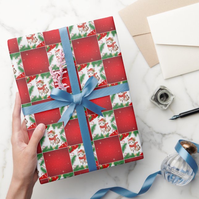 Moderne Niedliche Katze Santa Xmas Holly Schachbre Geschenkpapier (Schenken)