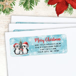 Moderne Niedliche Penguine Red Blue Christmas<br><div class="desc">Mit einer niedlichen Pinguinalillustrierung in der Nähe eines Weihnachtsbaumes erstellen Sie einzigartige,  blaue und rote frohe Weihnachtsbäume. Die Vorlage macht es einfach,  Ihre Adresse einzugeben.</div>