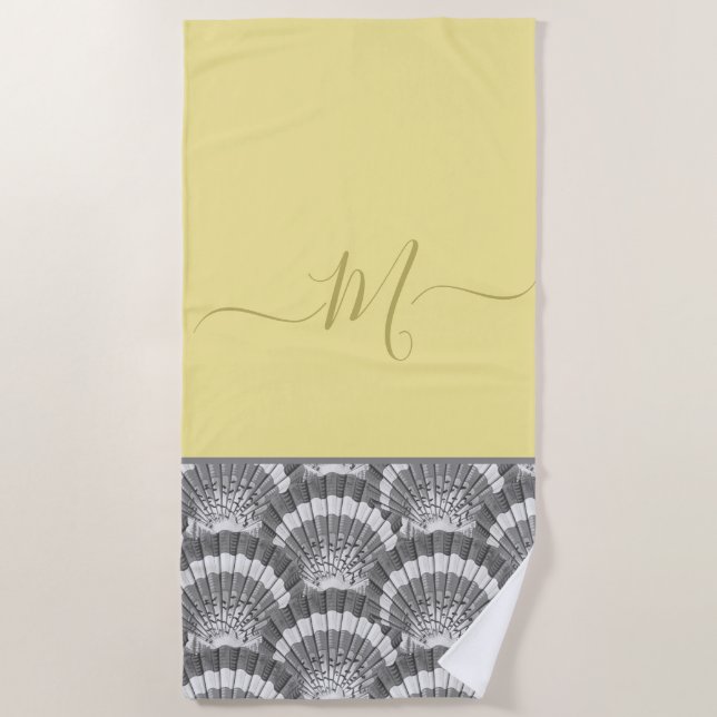 Moderne niggelbe Muschel Grau Seashell Elegante Strandtuch (Vorderseite)