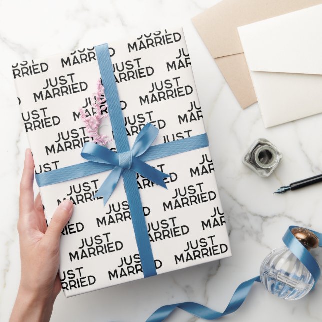 Moderne, nur verheiratete schwarze Creme Geschenkpapier (Schenken)
