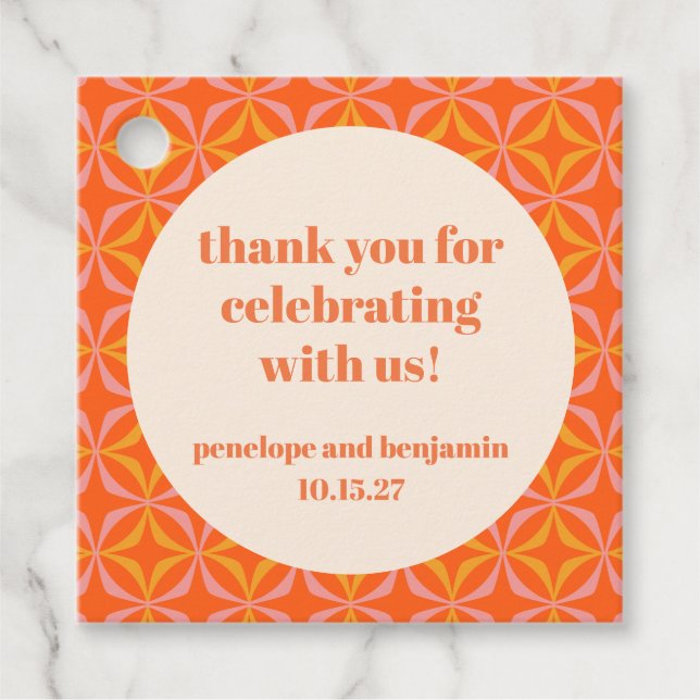 Moderne Orange Custom Wedding Mitte Jahrhundert Vi Geschenkanhänger (Vorderseite)