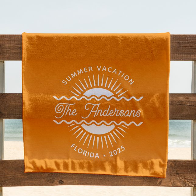 Moderne Orange Sunny Summer Family Kreuzfahrt Urla Strandtuch (Von Creator hochgeladen)