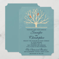 Moderne orangefarbene Vögel in einer großen Baumho