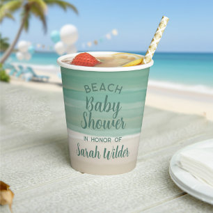 Moderne Papierbecher für Baby-Party am Ozeanstrand