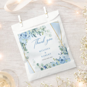 Moderne pastellblaue Blumen Eukalyptus-Goldrahmen Geschenktütchen